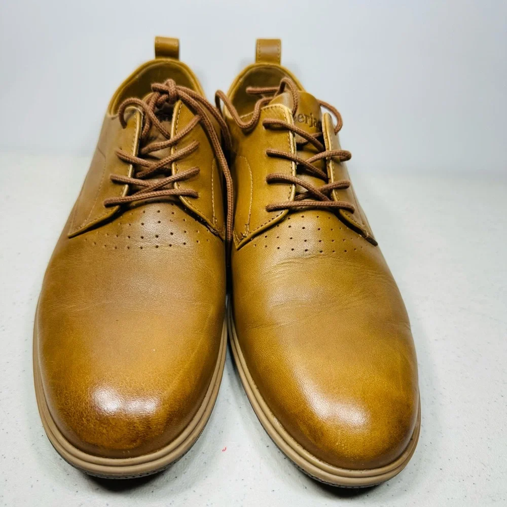 Classic Men's Lace-Up Derby Shoes in Tan